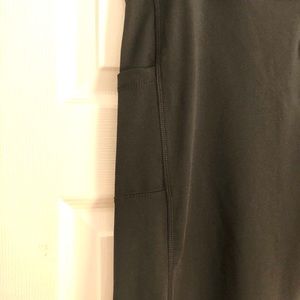 NWT Black Capri Length Athletic Pants with Pockets